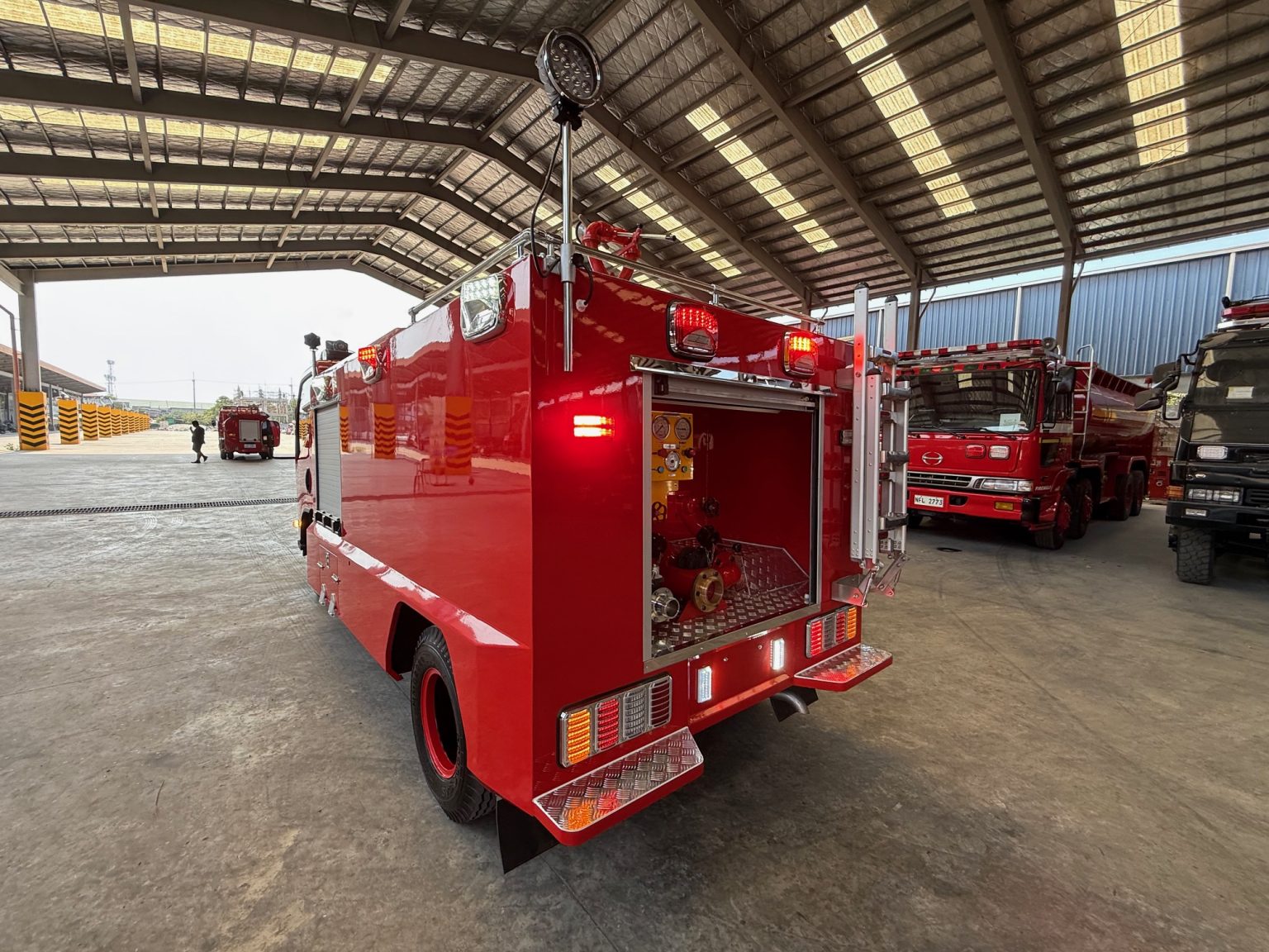 Compacnt Fire Engine Brand New Isuzu NMR85 Simple Compact Fire Truck 2000 Liters Water ...